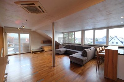 Luxuriöse Dachgeschosswohnung mit Balkon, Einbauküche und Schreinereinbauten