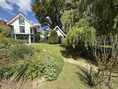 Exklusives Einfamilienhaus mit großem Garten, Teich & hochwertiger Ausstattung in Bielefeld