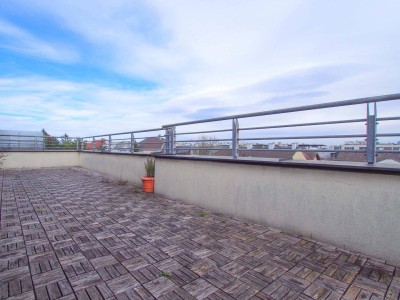 FREIRAUM BIS ZUM HORIZONT: Dachgeschoss-Maisonette mit 24m² Terrasse