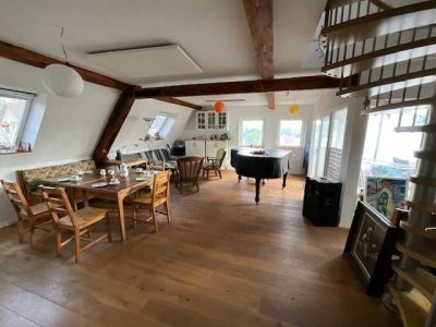 Exklusiv ausgebaute Maisonette über 2 Ebenen + Garage + Stellplatz. Sofort beziehbar. PROVISIONSFREI