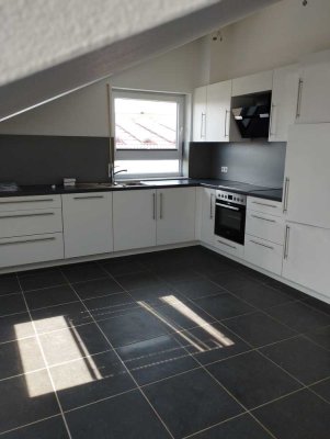 Großzügige 3 Zimmer-Dachgeschosswohnung in Obersulm-Willsbach