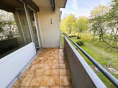 Große 2-Zimmer-Wohnung mit Balkon u. Aufzug