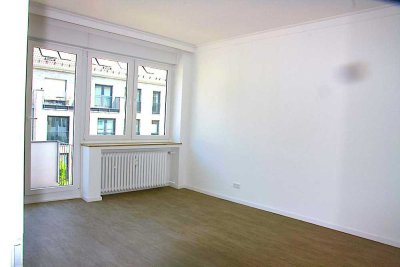 Helle, sanierte 2-Zimmer-Wohnung in Oberkassel mit zwei Balkonen und Blick ins Grüne