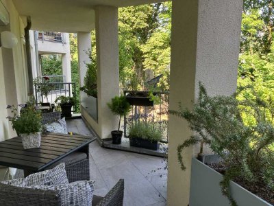 Stilvolle 2-Zimmer-Wohnung mit gehobener Innenausstattung mit Balkon in Köln Marienburg