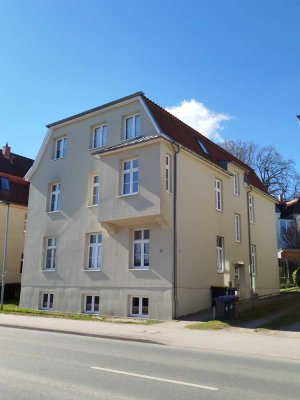 Großzügige, gut geschnittene 2-Zimmer-Wohnung mit Balkon