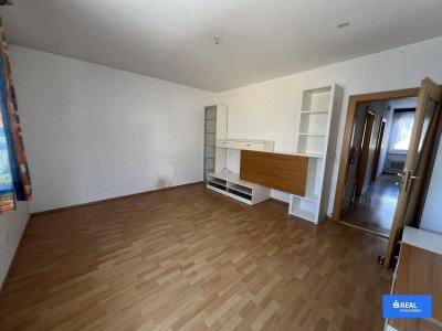 Renovierungsbedürftige 3-Zimmer-Wohnung mit Loggia und Garage in Weitensfeld!