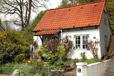 Luxuriöses Einfamilienhaus, mit Schwimmhalle und Doppelgarage +