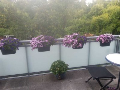 von Privat: Sonnenbalkon mit Grünblick und Ausbaureserve