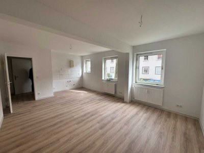 Helle, renovierte 2-Zimmer-Wohnung mit großer Wohnküche und Tageslichtbad in ruhiger Lage | SZ-Bad