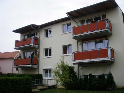 Ansprechende und gepflegte 3-Raum-Wohnung mit gehobener Innenausstattung mit Balkon in Könnern