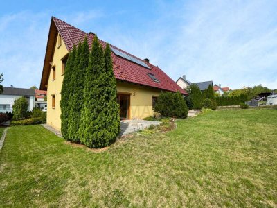 Einfamilienhaus mit Einliegerwohnung in herrl. Ortsrandlage, nähe A7