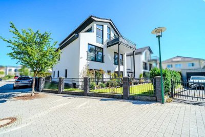 „Villenpark Groß Glienicke“ Repräsentative Einfamilienhausvilla mit Au-pair-/Gästebereich