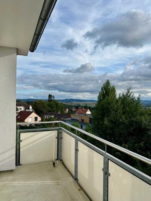 Ruhstrathöhe/Geismar: Ansprechende 4 Zimmerwohnung mit herrlichem Fernsicht-Balkon