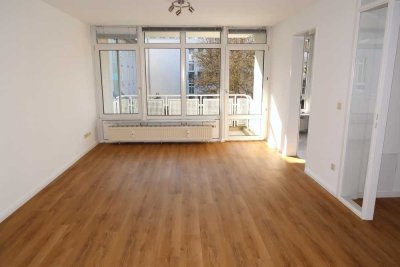 **Erstbezug nach Modernisierung**Lichtdurchflutete 2-Zimmer-Wohnung mit Balkon**An den Isarauen**