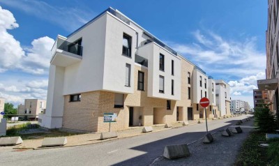 Einziehen, aufatme, ankommen - wie im eigenen Haus! Helle 4-Zimmer m. gr. Terrasse inklusive TG-Plat