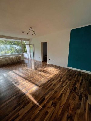 Schöne 2,5 Zimmer Wohnung mit Balkon