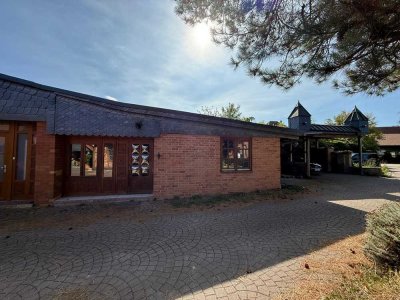 Bungalow ähnliche Wohnung mit Kamin, Terrasse und Stellplatz auf Hof in Ronnenberg