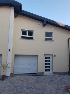 Stilvolle, geräumige, teilmöblierte 3-Zimmer-Wohnung mit Terrasse in Neu Anspach