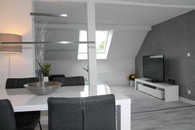PROVISIONSFREIE 54qm 2 Zimmer DG Wohnung mit Einbauküche, vollständig möbliert. TOP Kapitalanlage
