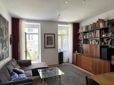 Altbauflair trifft Gartenglück – Neuwertige Wohnung in Ruhelage!