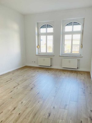 Stilvolle 4-Raum-Wohnung mit Balkon und Einbauküche