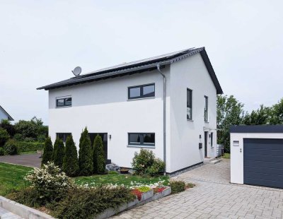 Energieeffizientes Einfamilienhaus (KfW 55) mit PV-Anlage+Batterie, Doppelgarage