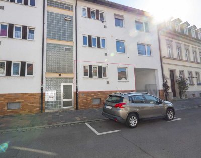 Renovierungsbedürftige 3 Zi. Wohnung in der Kleberstr.