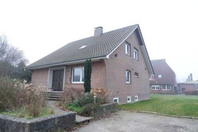 große modernisierte Komfort-Wohnung in einem Zweifamilienhaus