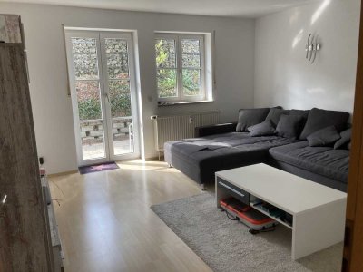 Gepflegte Wohnung mit zwei Zimmern und Balkon in Markt Schwaben
