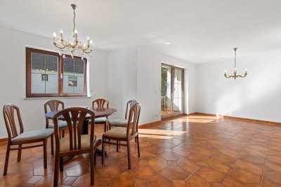 „WOHNEN WIE IM EIGENEN HAUS – CHARMANTE 3-ZIMMER-GARTENWOHNUNG IN NEUSÄß-STEPPACH“