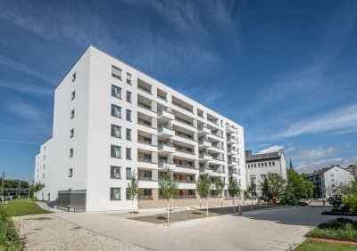 Stilvoll wohnen mit Weitblick: Großzügige Etagenwohnung mit Loggia und moderner Einbauküche