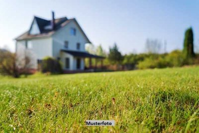 Gepflegtes Einfamilienhaus mit Garagen - provisionsfrei