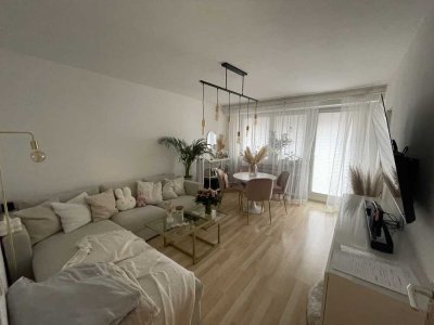 Helle Eigentumswohnung in Hochparterre mit Lodgia