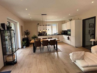 Ansprechende und neuwertige 4-Zimmer-Wohnung mit lux. Innenausstattung mit Balkon in Wassenberg