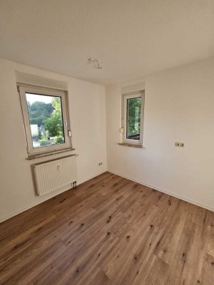 Sonnige 2-Zimmer-Wohnung mit Balkon in ruhiger grüner Wohnlage