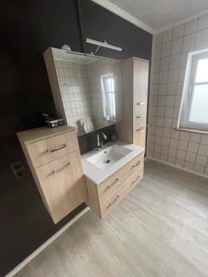 Ansprechende und vollst. renovierte 4,5-Zimmer-Wohnung mit lux. Innenausstattung mit EBK