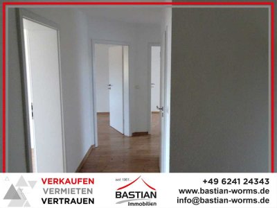 Voll schräg: Dachgeschoss - 3 1/2 Zimmer - renovierter Altbau - Garage - Zentrumslage!