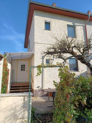 Sanierte Doppelhaushälfte mit EBK in Wittenau