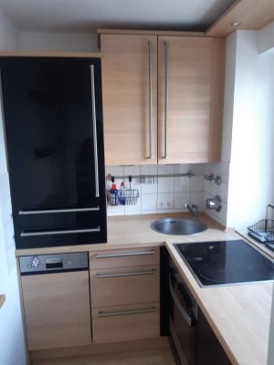 Geschmackvolle, vollständig renovierte 1,5-Zimmer-Wohnung mit Balkon und Einbauküche in Erding