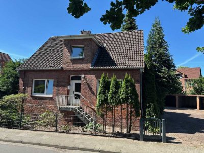 *** Charmantes Kleinod mit 3 Garagen und vieles mehr ***