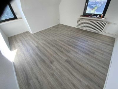+ Kapitalanlage mit Potenzial in gefragter Lage + Freistehendes 3-Familienhaus in Bergisch Gladbach