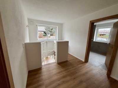 Bezugsfertig zum Erstbezug: Maisonette mit Einbauküche und zwei Terrassen