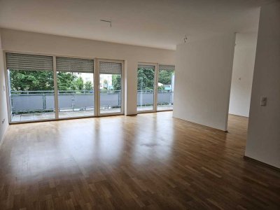 Exklusive 3-Zimmer-Wohnung mit gehobener Innenausstattung und großem Balkon in Brühl, 1 OG