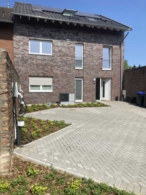 Hochwertige Wohnung mit Küche und Balkon in Mönchengladbach