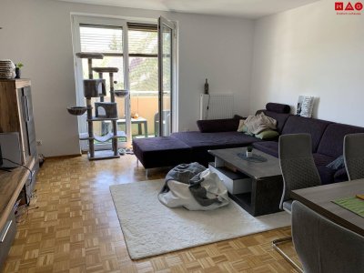 Ihr traumhafter Rückzugsort zum Wohlfühlen: geräumiges Wohnzimmer mit Zugang zum sonnigen Balkon, modernes Badezimmer und praktischer Abstellraum! Verbringen Sie den ersten Sommer im grünen Steyr Münichholz!