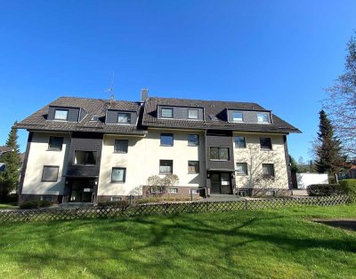 Renovieren Sie nach ihrem Geschmack: Helle 2-Zimmer Wohnung mit Balkon und Stellplatz