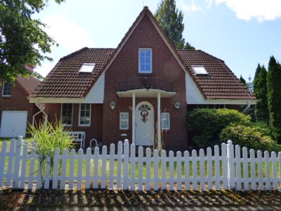 PREISREDUZIERUNG! IDYLLISCH! KL. BOLLHAGEN! 1 KM ZUM HUNDESTRAND! UNEINSEHBARER GARTEN & ROTKLINKER-ENSEMBLE! OLDTIMER -DO-GARAGE! WOMO-STELLPLATZ!