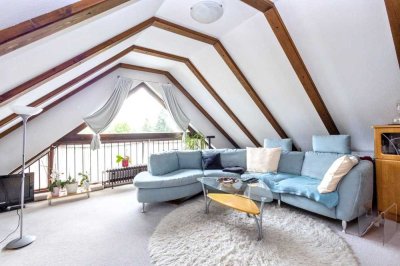 Waldsiedlung-Schlebusch: Freiwerdender und großzügiger Dachgeschosstraum mit Sonnenloggia und Garage