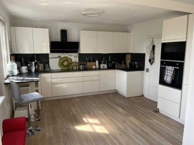 Helle teilmöblierte 3,5-Zimmer-Wohnung mit EBK in Lauffen am Neckar