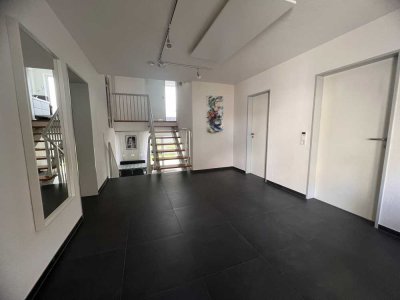 Helle 5,5 Zimmer Wohnung mit Terrasse, Garten, Balkon und 2 TG Stellplätzen